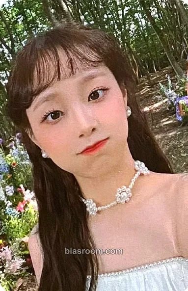Chuu Flip That Photocard - LOONA - LOONA K-pop photocard