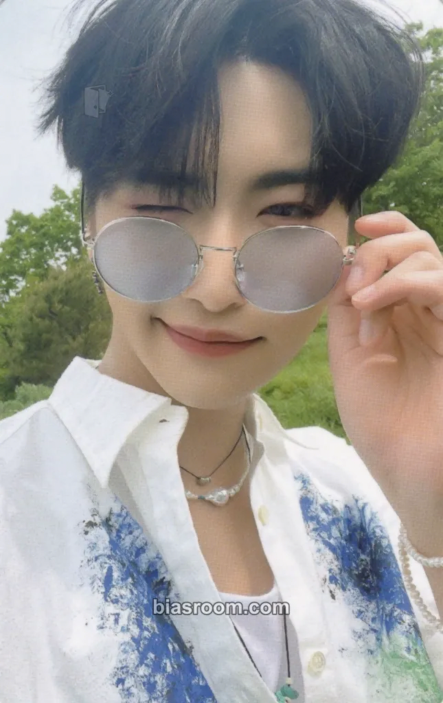 Seonghwa 2022 SUMMER PHOTOBOOK Photocard - ATEEZ - ATEEZ K-pop photocard