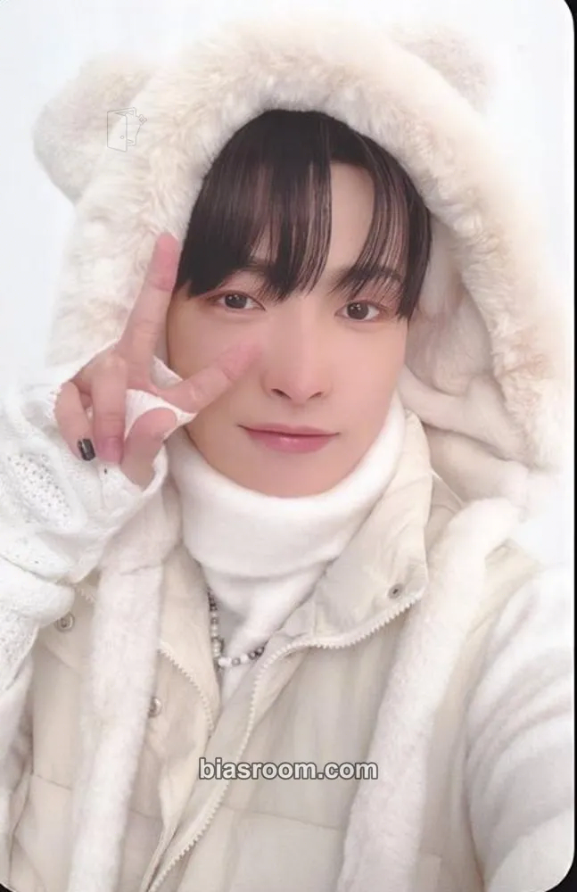 Hongjoong 8M1S Snowman Factory Photocard - ATEEZ - ATEEZ K-pop photocard
