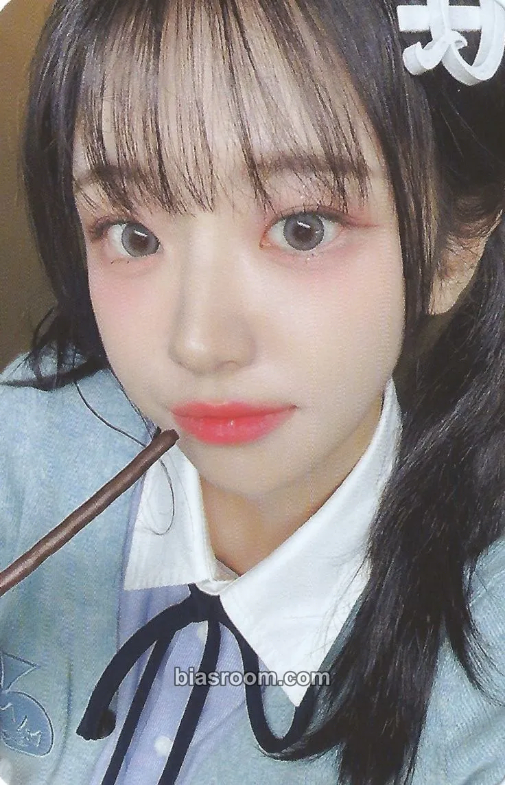 Chodan Algorithm's Blossom Photocard - QWER - QWER K-pop photocard
