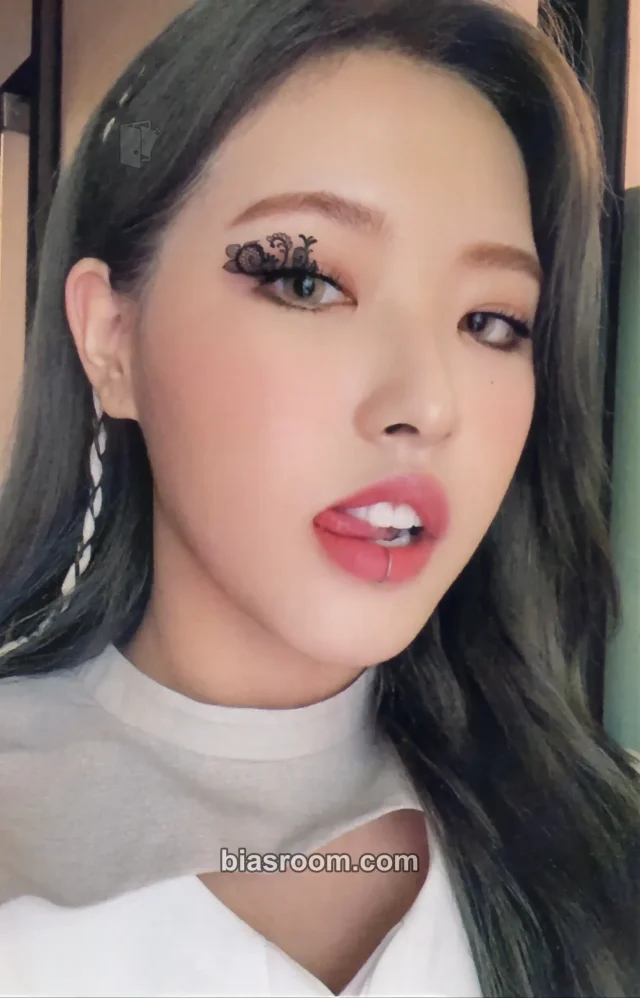 HyeJu LOONA [&] K-pop photocard