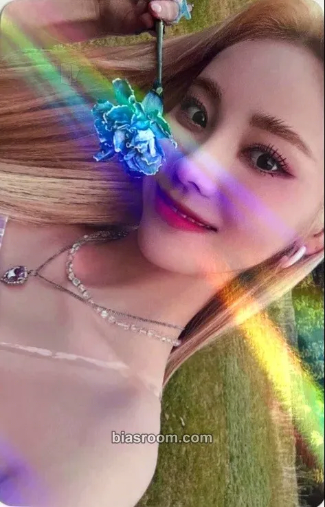 JinSoul Flip That Photocard - LOONA - LOONA K-pop photocard