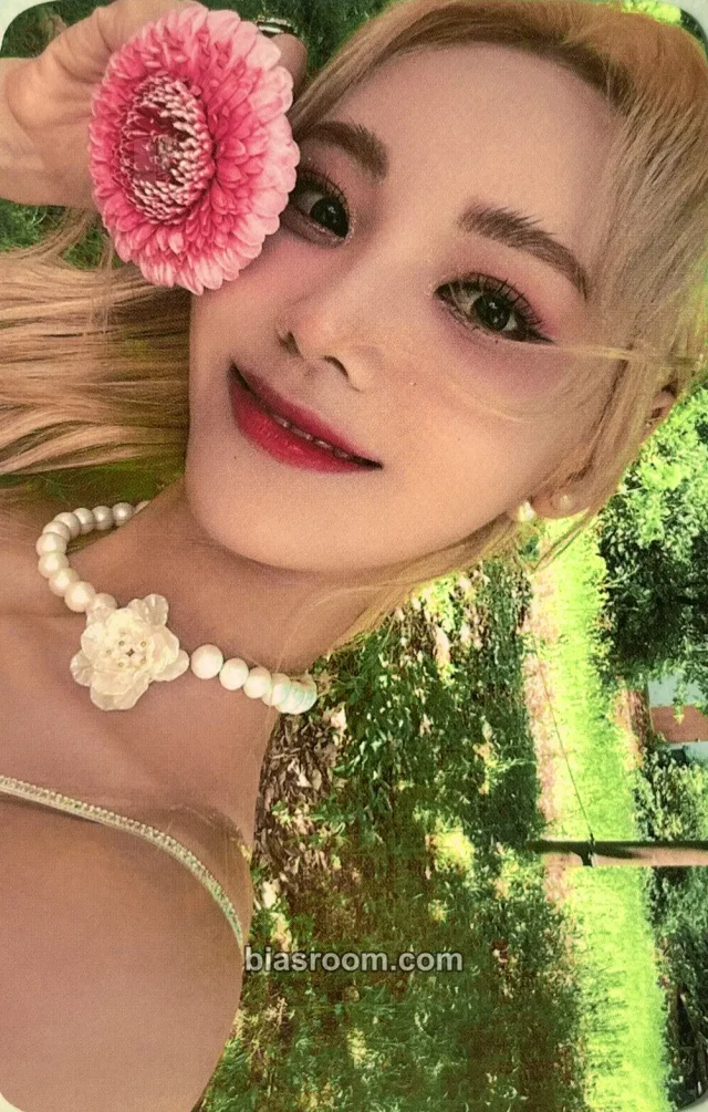 LOONA - JinSoul - Flip That Album pre-order benefit (pob) ktown4u