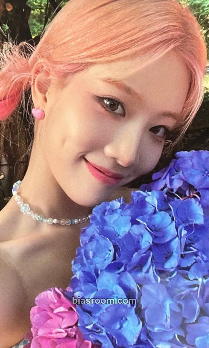 Kim Lip Flip That Photocard - LOONA - LOONA K-pop photocard