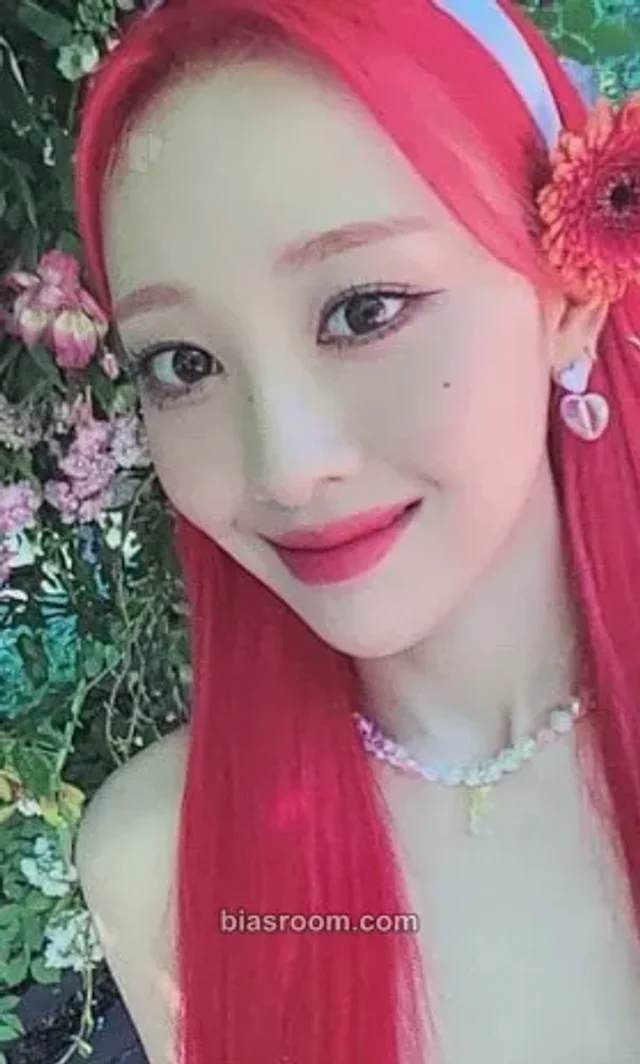 LOONA - Yves - Flip That Album pre-order benefit (pob) everline