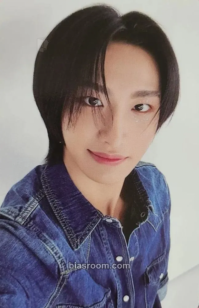 Seonghwa Destiny's Memories Exhibition Photocard - ATEEZ - ATEEZ K-pop photocard