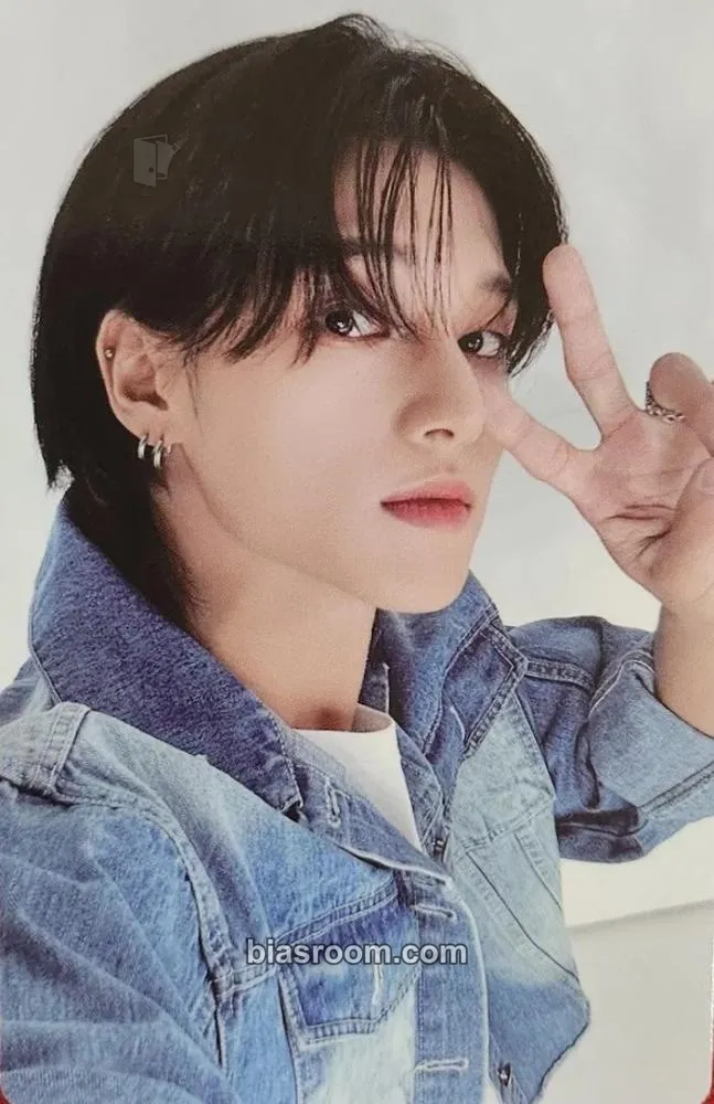 Wooyoung Destiny's Memories Exhibition Photocard - ATEEZ - ATEEZ K-pop photocard