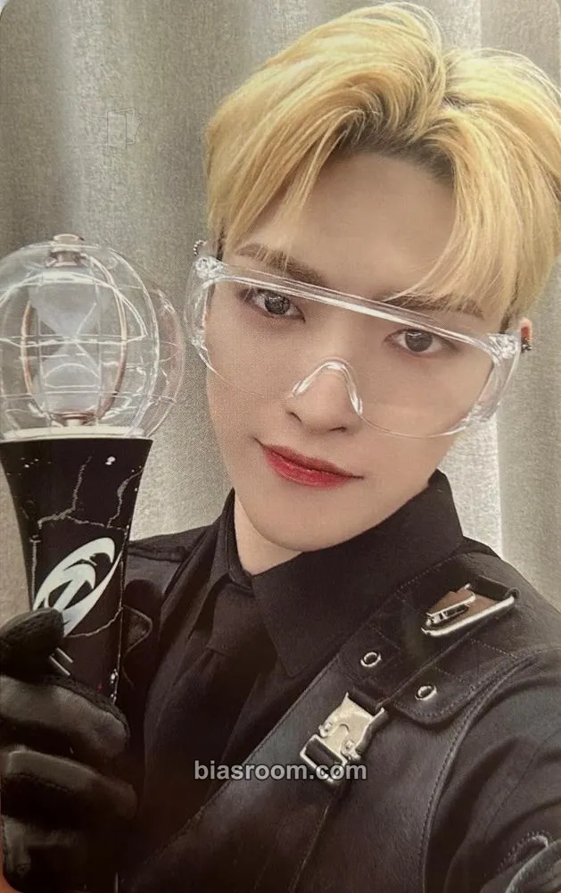 Hongjoong The Fellowship : Break The Wall World Tour 2022 - 2023 Photocard - ATEEZ - ATEEZ K-pop photocard