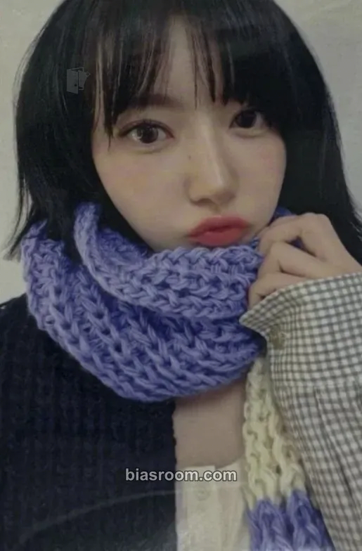 Sakura KKUROCHET by SAKURA - Holiday Edition Photocard - LE SSERAFIM - LE SSERAFIM K-pop photocard