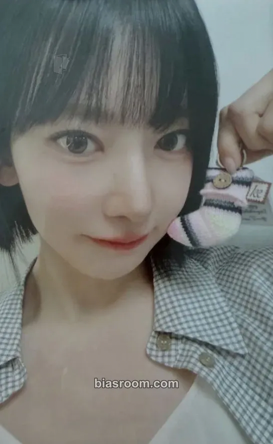 Sakura KKUROCHET by SAKURA - Holiday Edition Photocard - LE SSERAFIM - LE SSERAFIM K-pop photocard