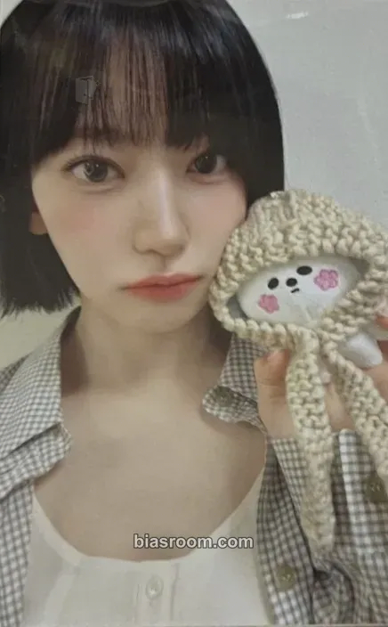 Sakura KKUROCHET by SAKURA - Holiday Edition Photocard - LE SSERAFIM - LE SSERAFIM K-pop photocard