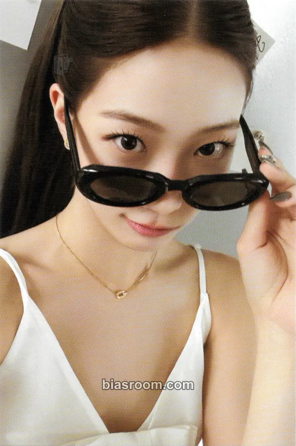Kazuha 2026 Season's Greetings ‘The Daily Fim’ Photocard - LE SSERAFIM - LE SSERAFIM K-pop photocard