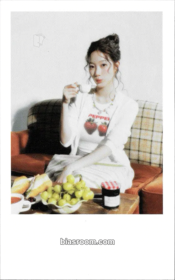 Kazuha 2026 Season's Greetings ‘The Daily Fim’ Photocard - LE SSERAFIM - LE SSERAFIM K-pop photocard