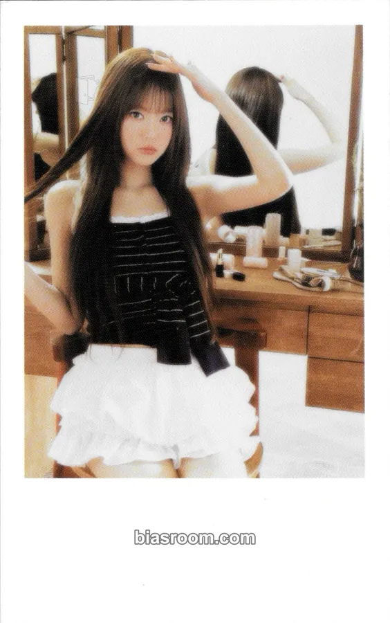 Hong Eunchae 2026 Season's Greetings ‘The Daily Fim’ Photocard - LE SSERAFIM - LE SSERAFIM K-pop photocard