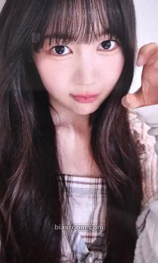 Ye-on The Chase Photocard - Hearts2Hearts - Hearts2Hearts K-pop photocard