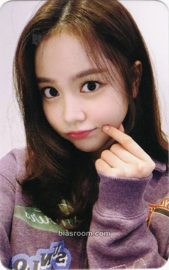 Carmen The Chase Photocard - Hearts2Hearts - Hearts2Hearts K-pop photocard