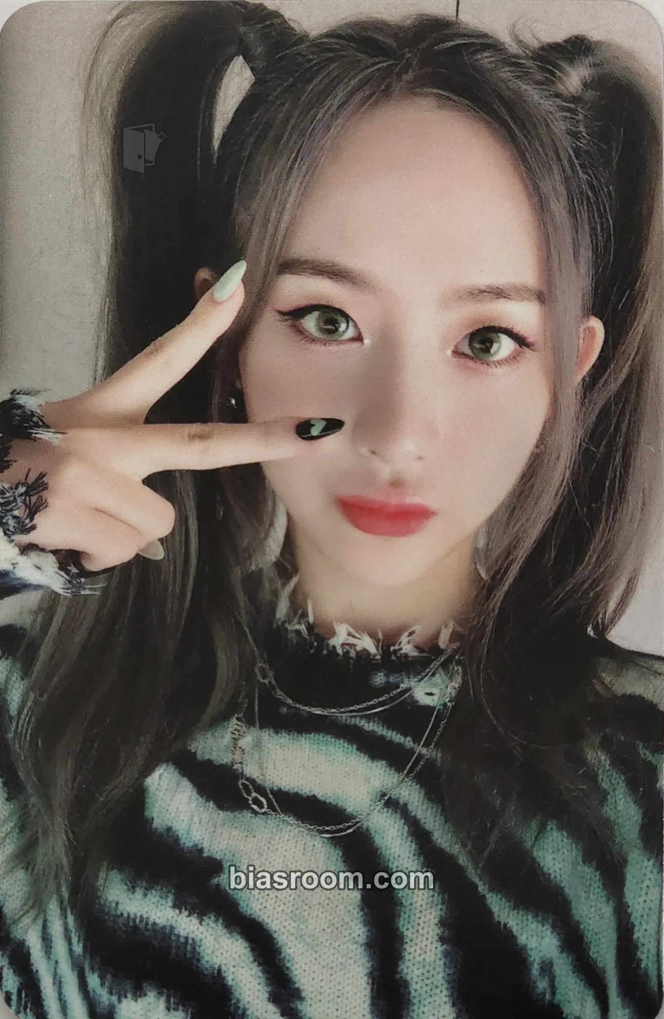 Cyan bugAboo Photocard - bugAboo K-pop photocard