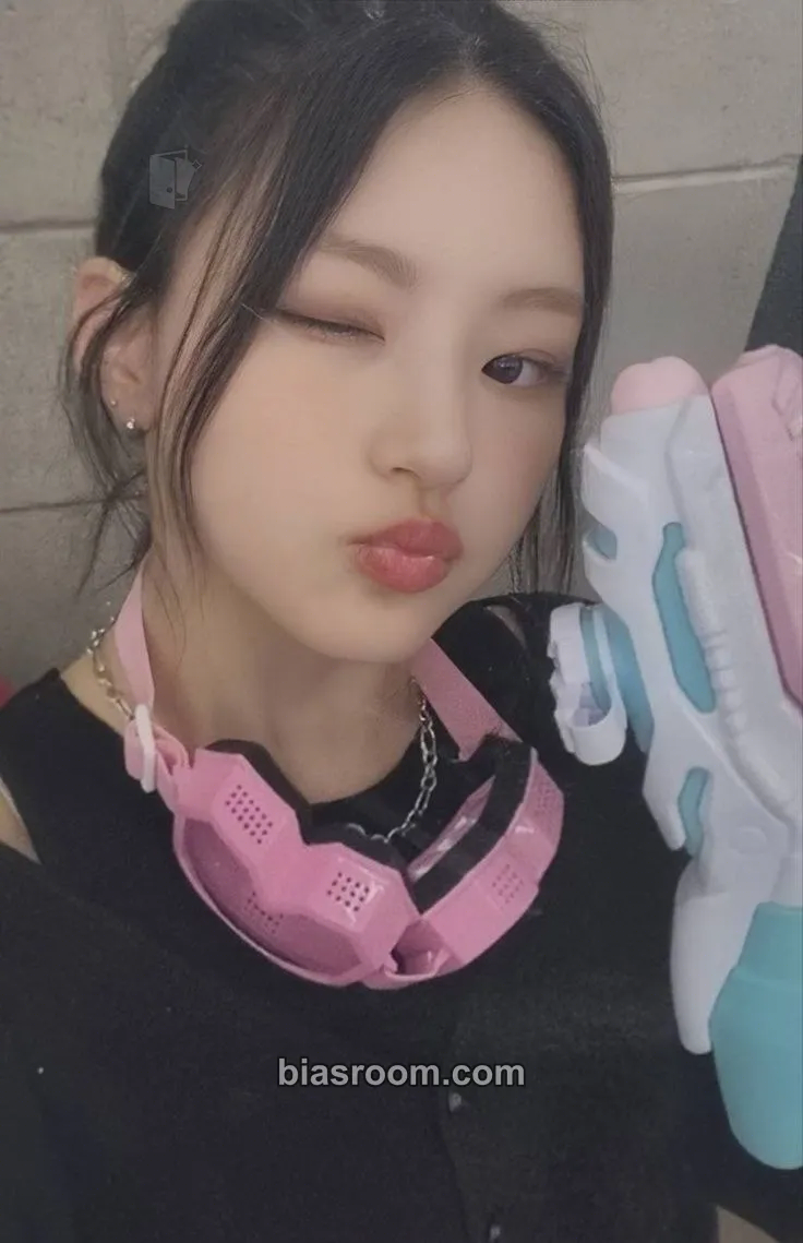 Haneul Born to be XX Photocard - KISS OF LIFE - KISS OF LIFE K-pop photocard