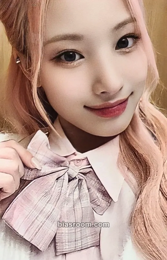 Jini Music Bank / ISAC 2022 Broadcast Photocard - NMIXX - NMIXX K-pop photocard