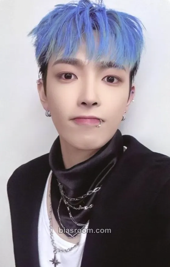 Hongjoong THE WORLD EP.2 : OUTLAW Photocard - ATEEZ - ATEEZ K-pop photocard