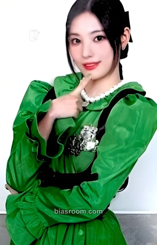 Jini 2022 KCON Japan Merchandise Photocard - NMIXX - NMIXX K-pop photocard