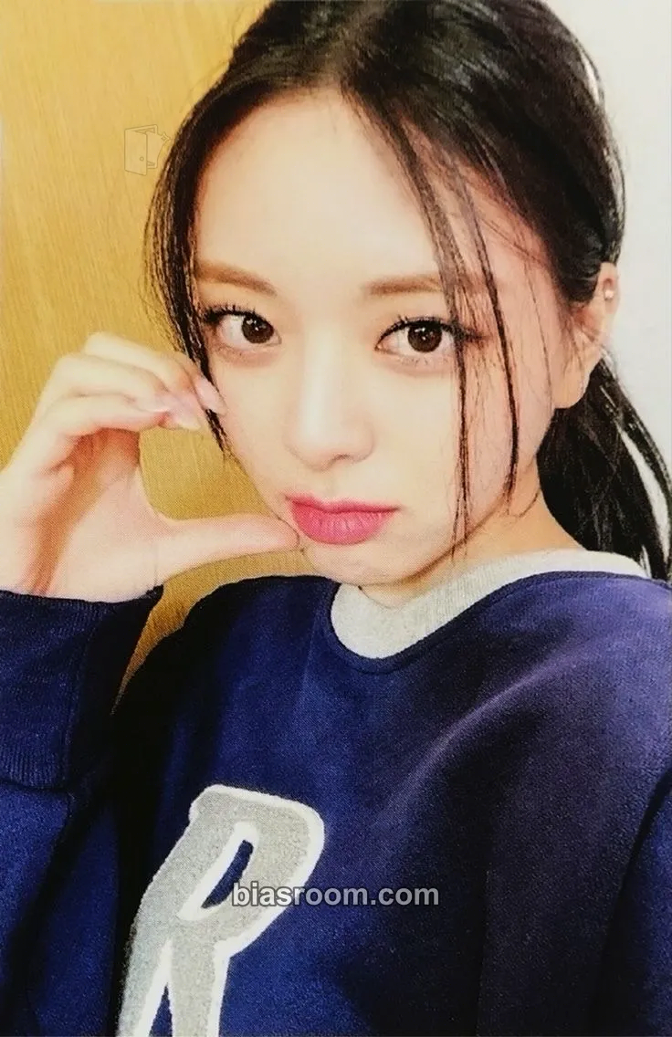 Yuna Crazy in Love Photocard - ITZY - ITZY K-pop photocard