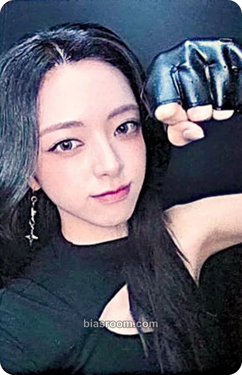 Yuna TUNNEL VISION Photocard - ITZY - ITZY K-pop photocard