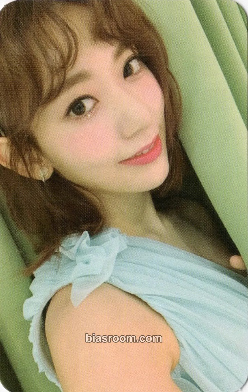 Sakura 1st PHOTOBOOK “SECRET TIME” Photocard - IZ*ONE - IZ*ONE K-pop photocard