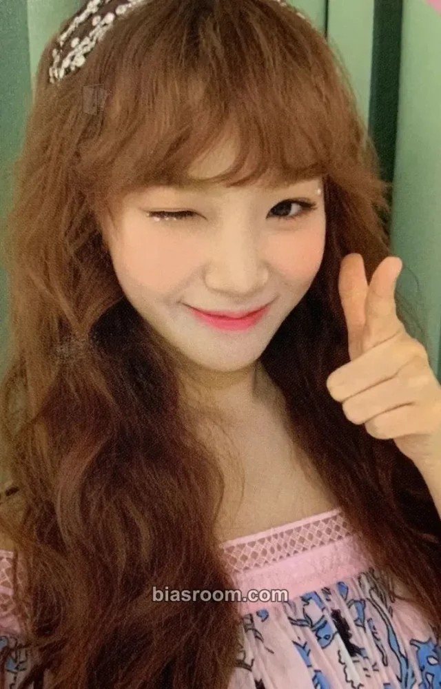 IZ*ONE - Kim Chaewon - 1st PHOTOBOOK “SECRET TIME” Other album photocard