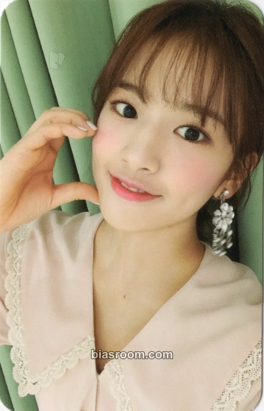 Yujin 1st PHOTOBOOK “SECRET TIME” Photocard - IZ*ONE - IZ*ONE K-pop photocard