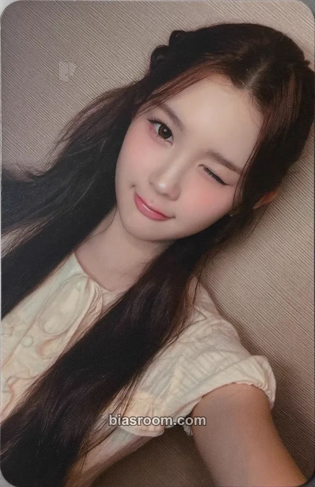 A-na The Chase Photocard - Hearts2Hearts - Hearts2Hearts K-pop photocard
