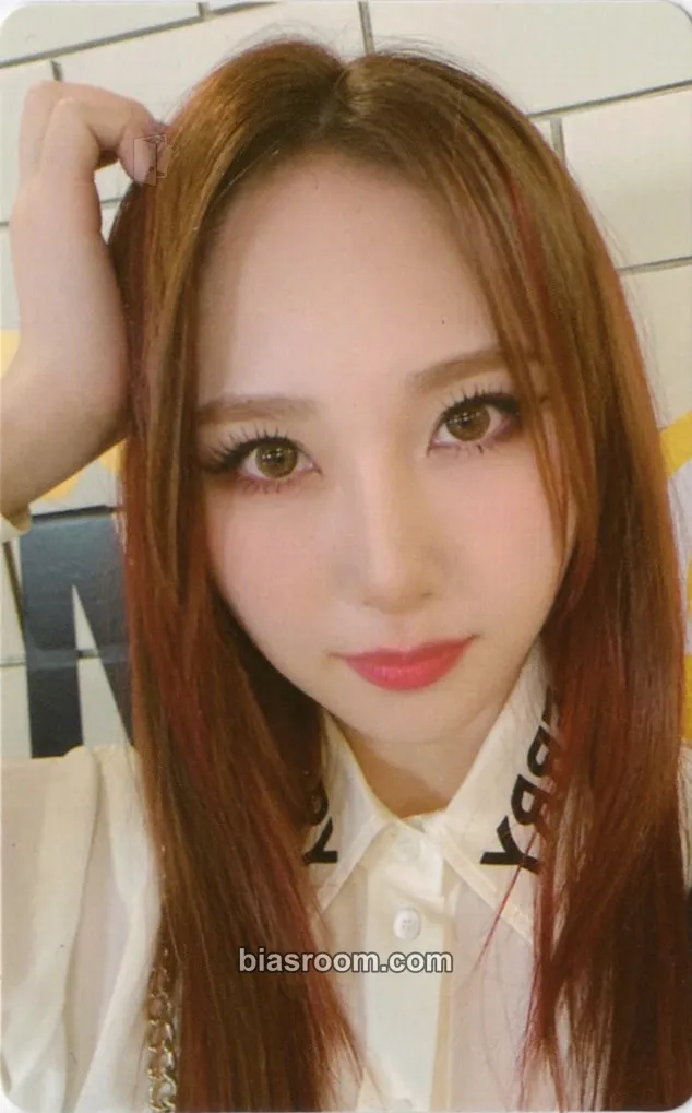 Juri Yellow punch Photocard - Rocket Punch - Rocket Punch K-pop photocard