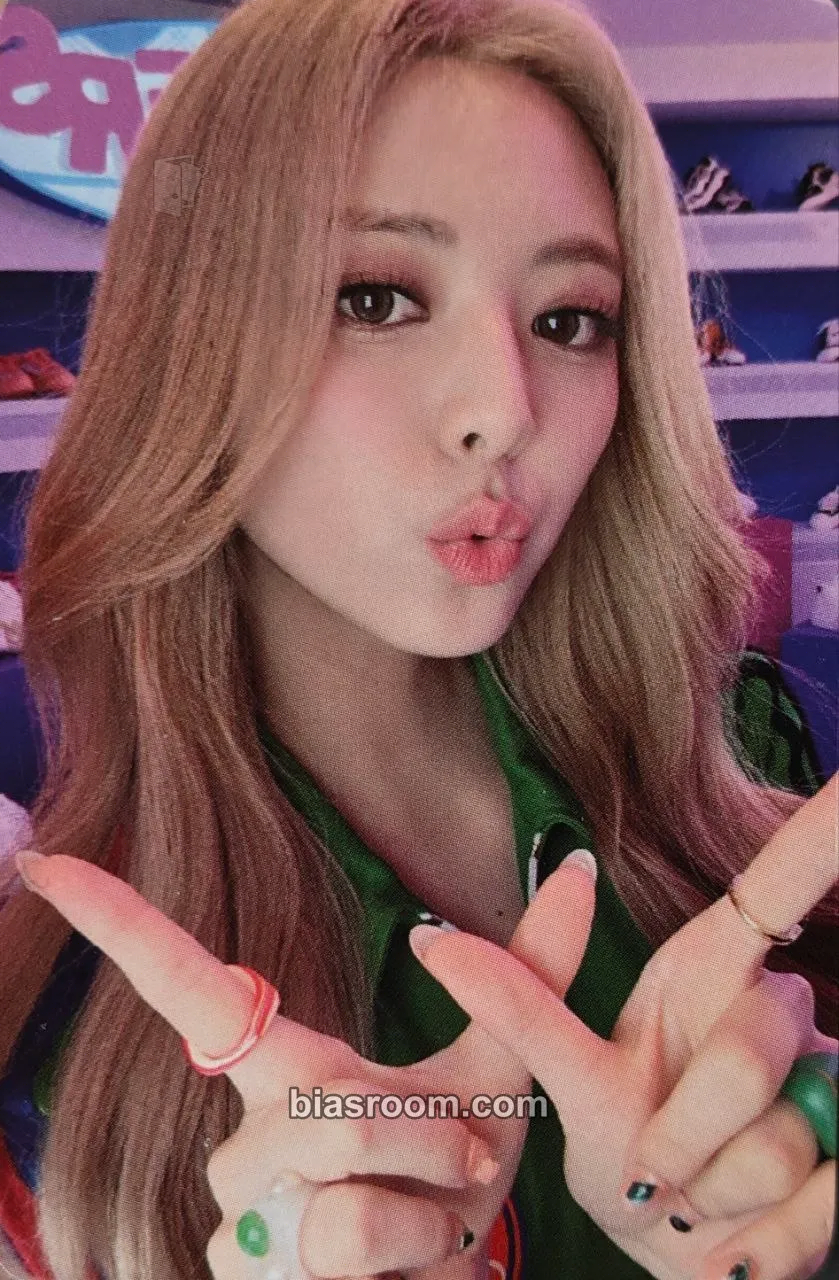 Yuna CHECKMATE Photocard - ITZY - ITZY K-pop photocard