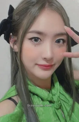 Cyan bugAboo Photocard - bugAboo K-pop photocard