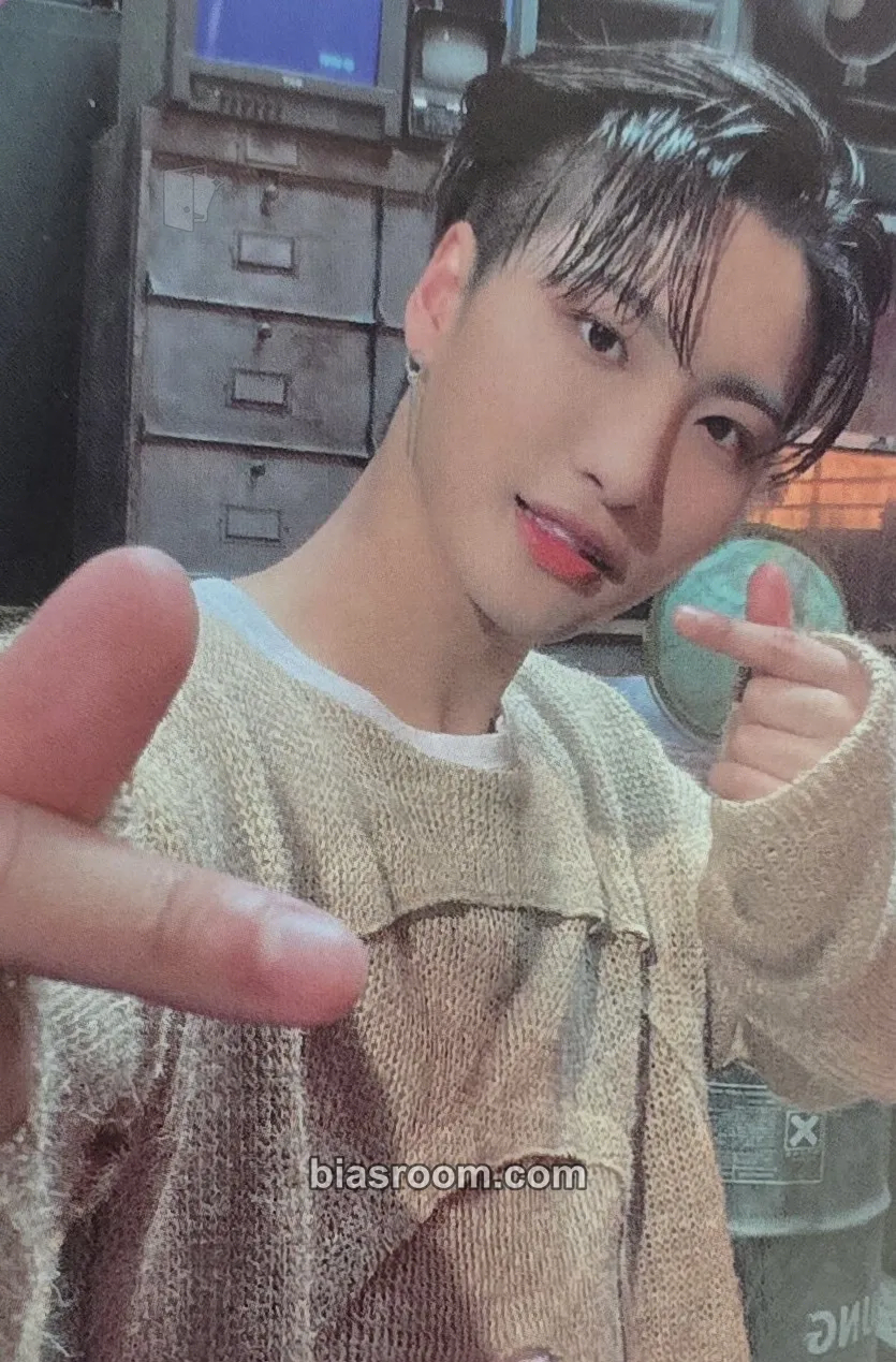 Seonghwa POP-UP: THE WORLD EP.1 : MOVEMENT (Everline) Photocard - ATEEZ - ATEEZ K-pop photocard