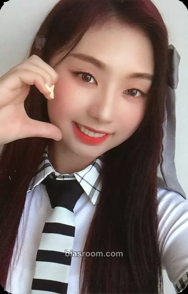 Hyeonju cignature Listen & Speak K-pop photocard