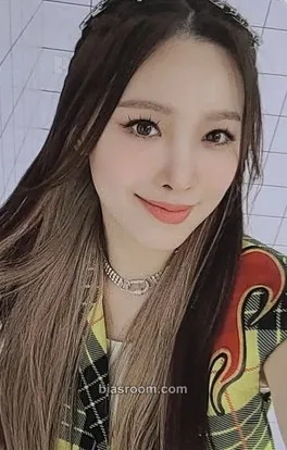 bugAboo - Choyeon - POP Album album photocard red version