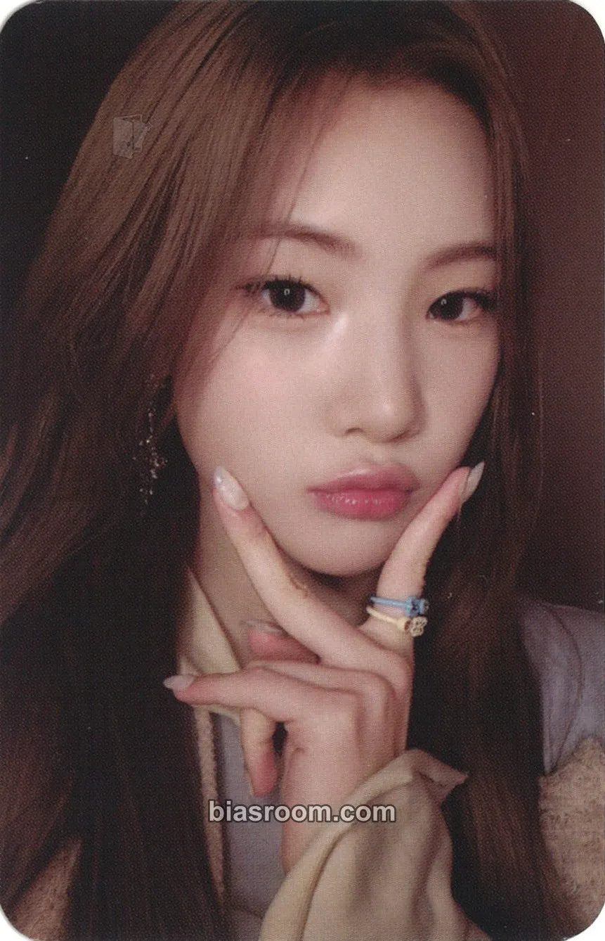 Juun The Chase Photocard - Hearts2Hearts - Hearts2Hearts K-pop photocard
