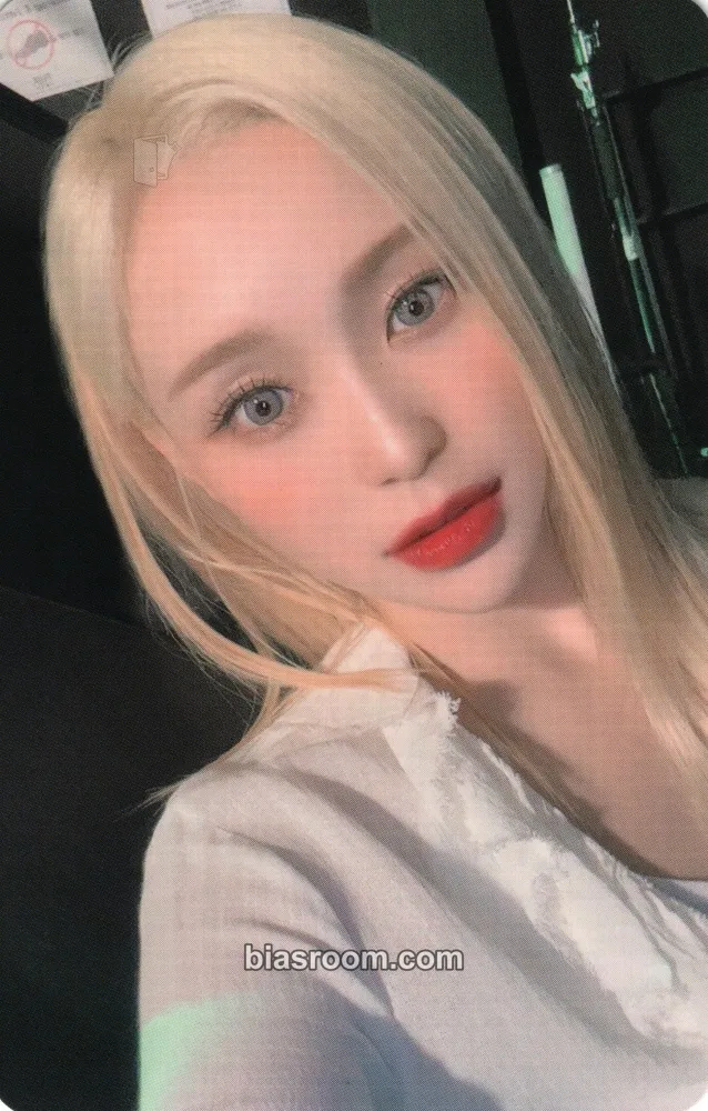 Gahyun Apocalypse: From us World Tour Photocard - Dreamcatcher - Dreamcatcher K-pop photocard