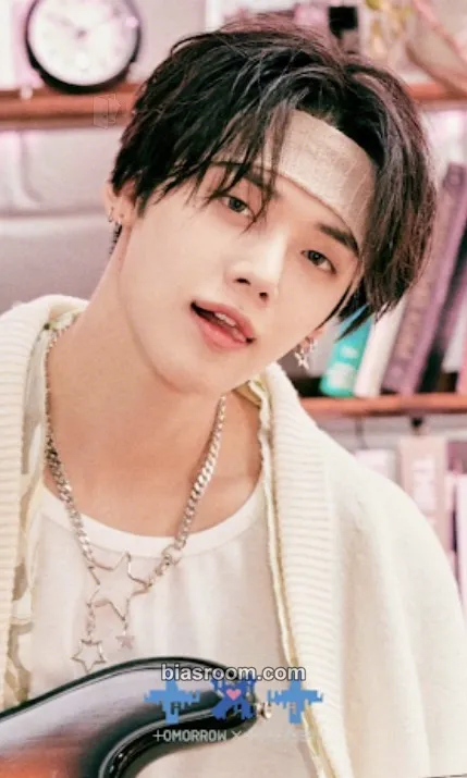 Yeonjun Chaotic Wonderland Photocard - TOMORROW X TOGETHER - TOMORROW X TOGETHER K-pop photocard