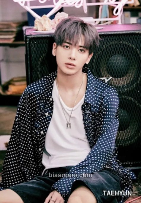 Taehyun Chaotic Wonderland Photocard - TOMORROW X TOGETHER - TOMORROW X TOGETHER K-pop photocard