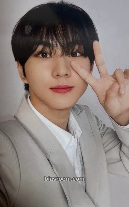 Jungwon 'WALK THE LINE' World Tour Photocard - ENHYPEN - ENHYPEN K-pop photocard