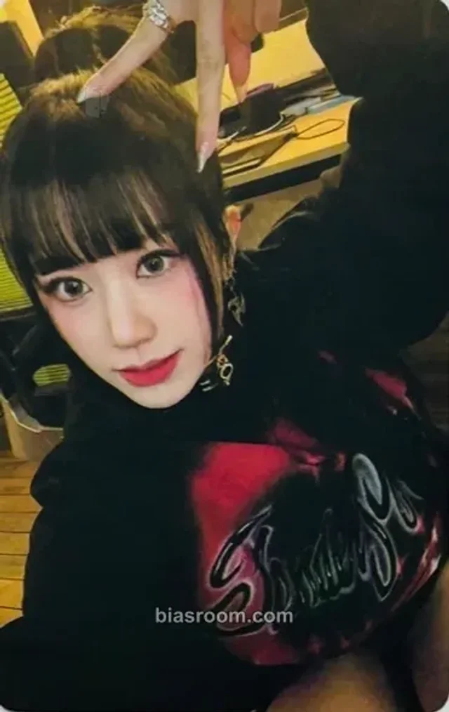 ViV - Tzuling - Bomb Album album photocard