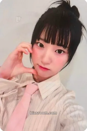 Yunha ENA Kpop Up Chart Show Voting Event Photocard - UNIS - UNIS K-pop photocard