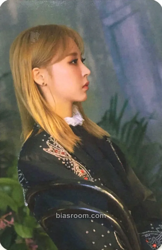 MAMAMOO - Moonbyul - RED MOON Album album photocard