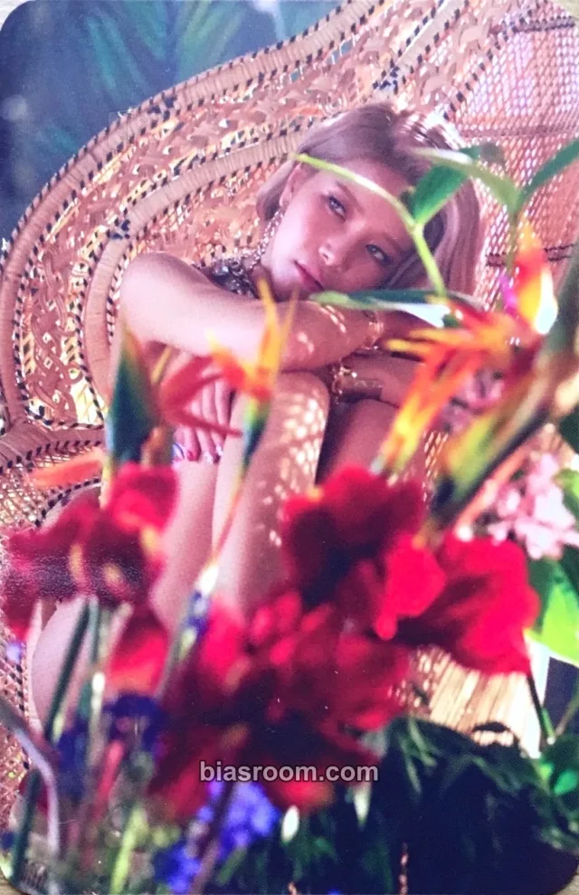 MAMAMOO - Solar - RED MOON Album album photocard