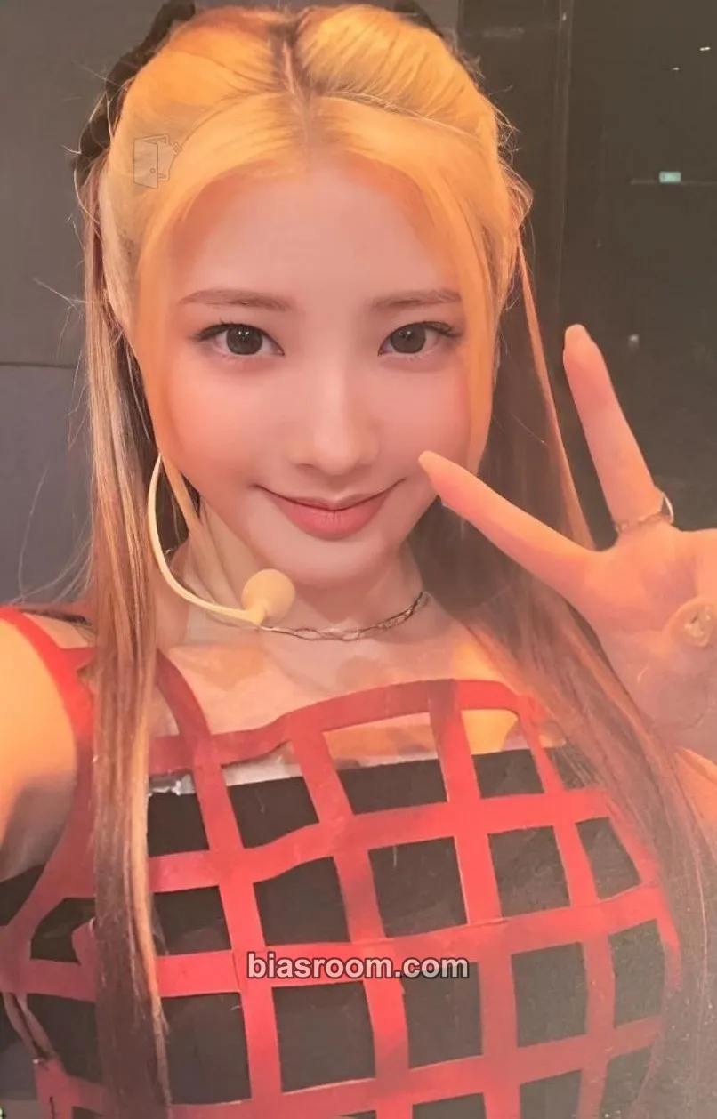 Chaein INTO VIOLET Photocard - PURPLE KISS - PURPLE KISS K-pop photocard