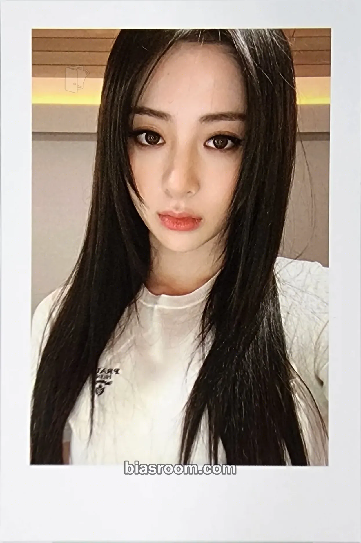Huh Yunjin UNFORGIVEN Photocard - LE SSERAFIM - LE SSERAFIM K-pop photocard