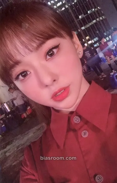 ViVi # Showcase Photocard - LOONA - LOONA K-pop photocard