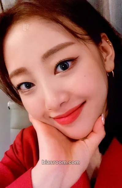 Yves # Showcase Photocard - LOONA - LOONA K-pop photocard